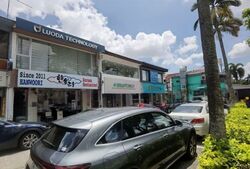 Kensington Park Road (D19), Retail #566278341